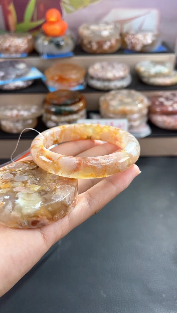 未镶嵌手镯石英质玉56