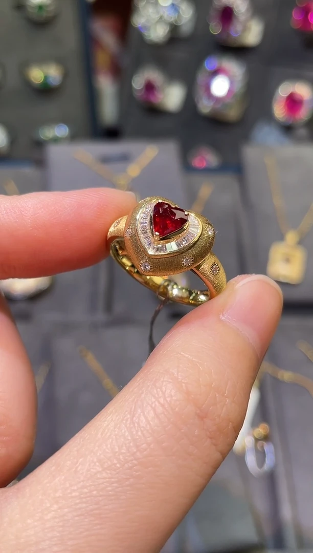 【闪购商品】红宝石戒指18K金镶嵌定向