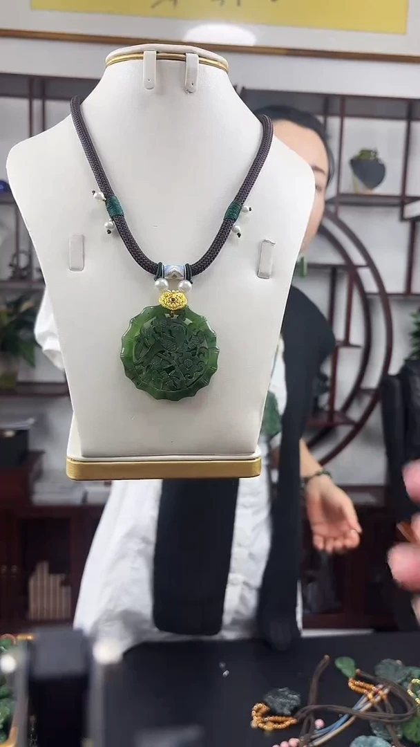 颈饰未镶嵌和田玉喜上眉梢