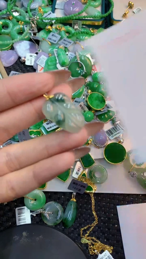 颈饰未镶嵌翡翠1