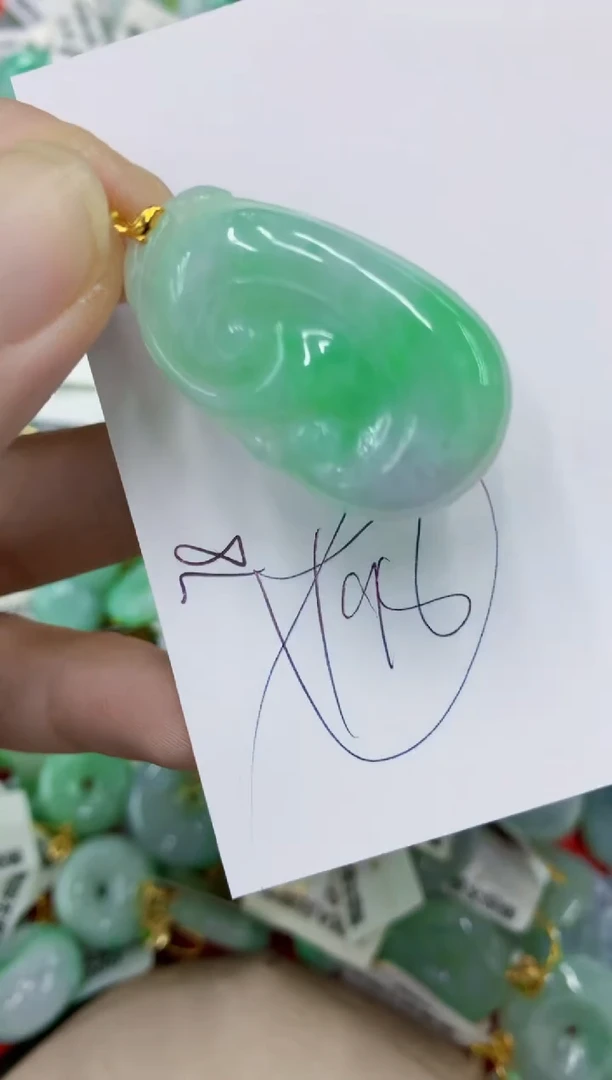 颈饰18K金镶嵌翡翠11111111111