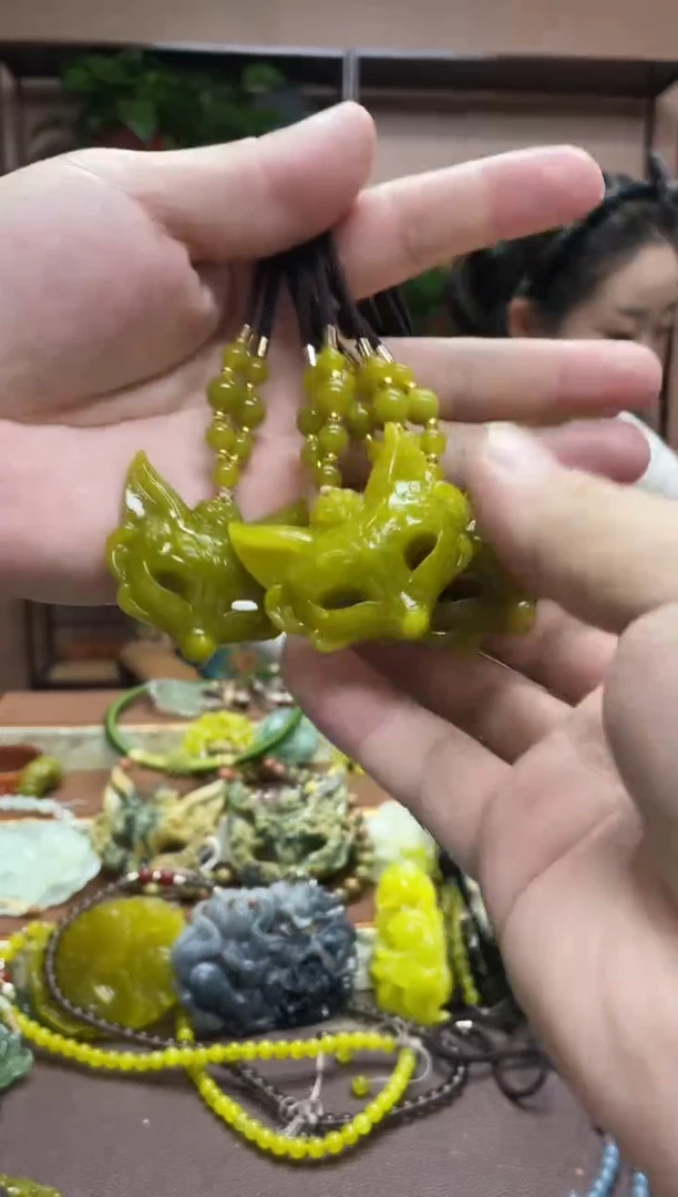 未镶嵌岫玉吊坠多样性发货发其中之一