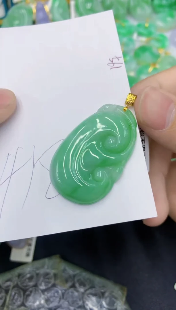 颈饰18K金镶嵌翡翠1111111111111