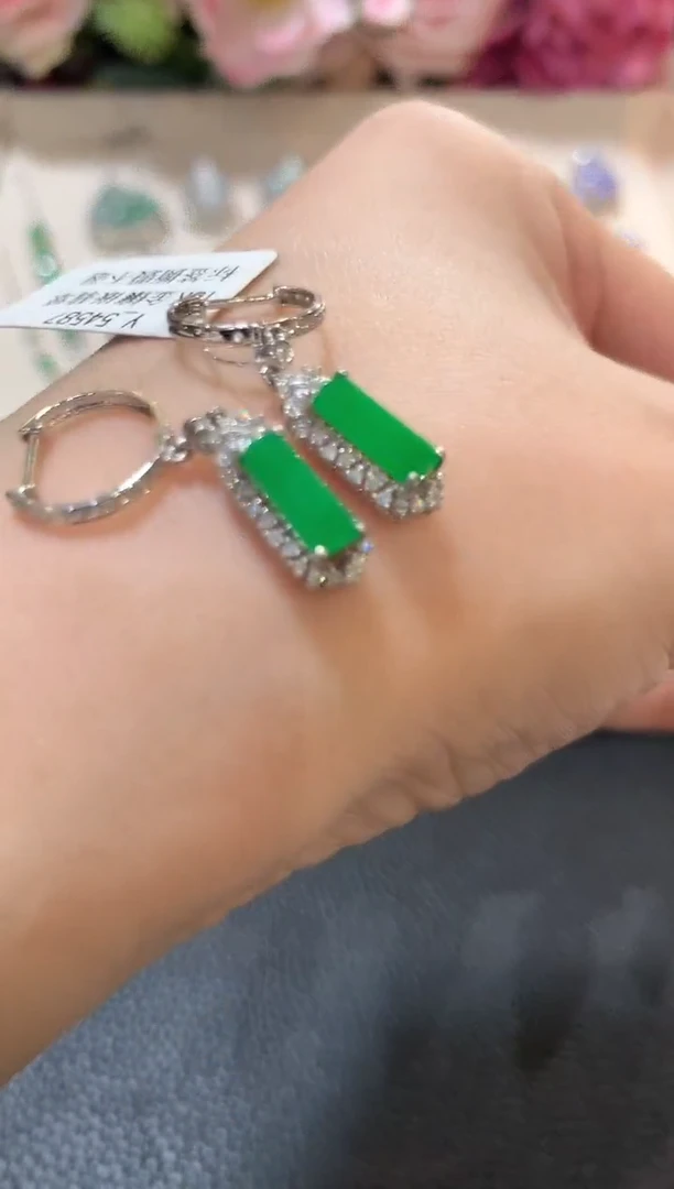 18K金镶嵌翡翠耳饰z135