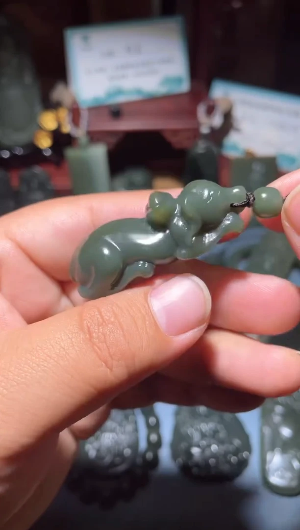 颈饰未镶嵌和田玉（青玉）1