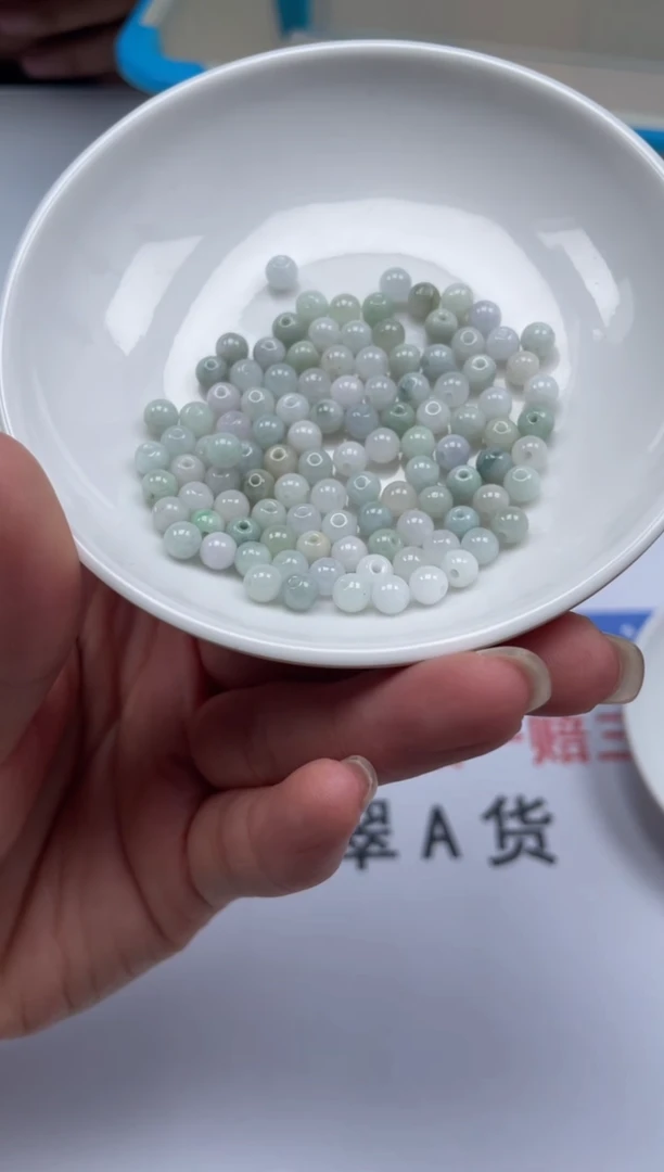 翡翠散珠未镶嵌翡翠散珠卡4mm整盘约50颗