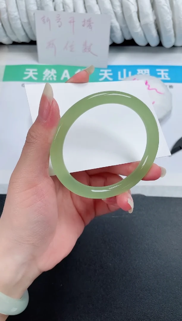 【闪购商品】石英质玉手镯未镶嵌207-60