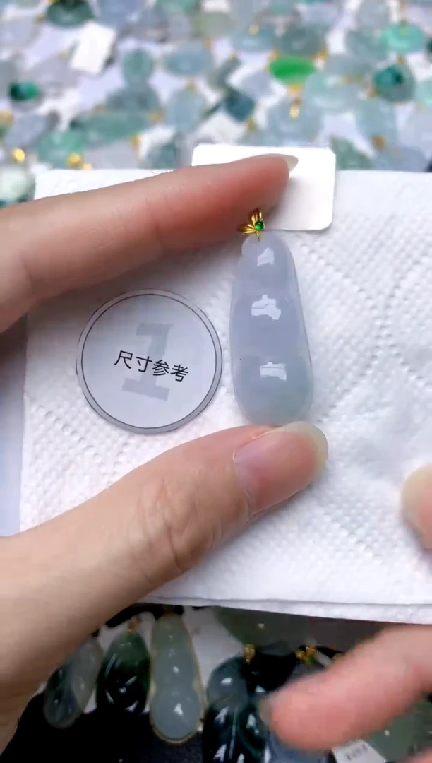 颈饰18K金镶嵌翡翠天然A货翡翠