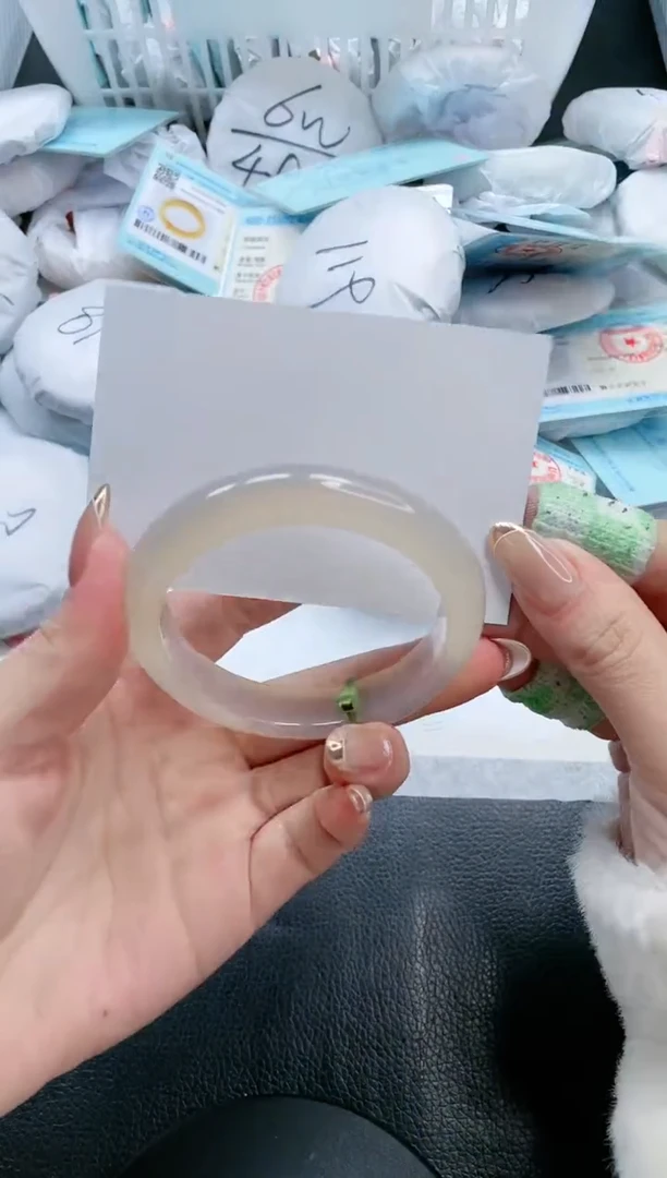 【闪购商品】石英质玉手镯未镶嵌21V318-56