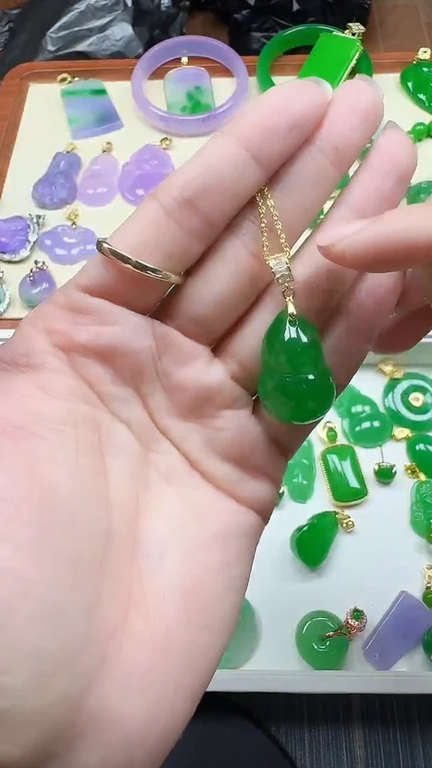 吊坠(赠链)14K金镶嵌翡翠冰绿胖葫芦