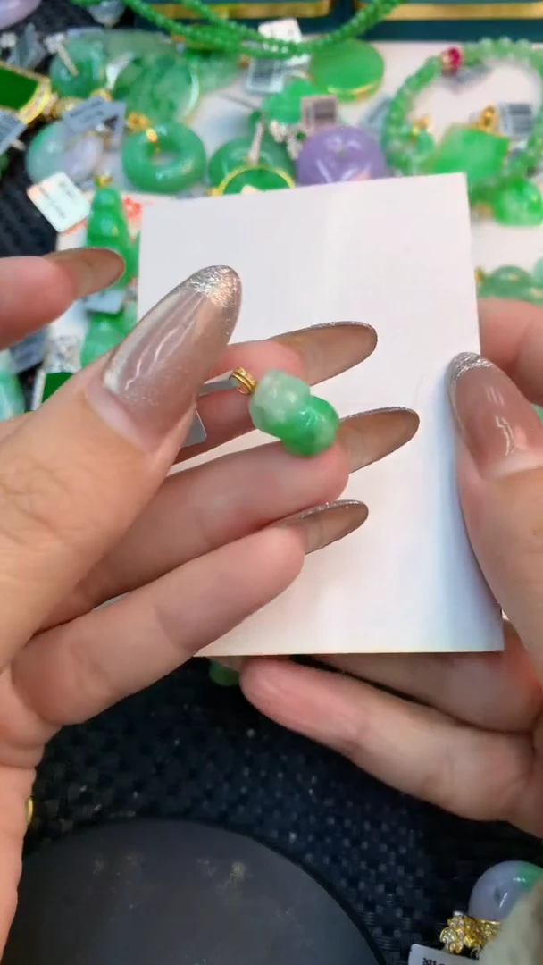 颈饰18K金镶嵌翡翠1