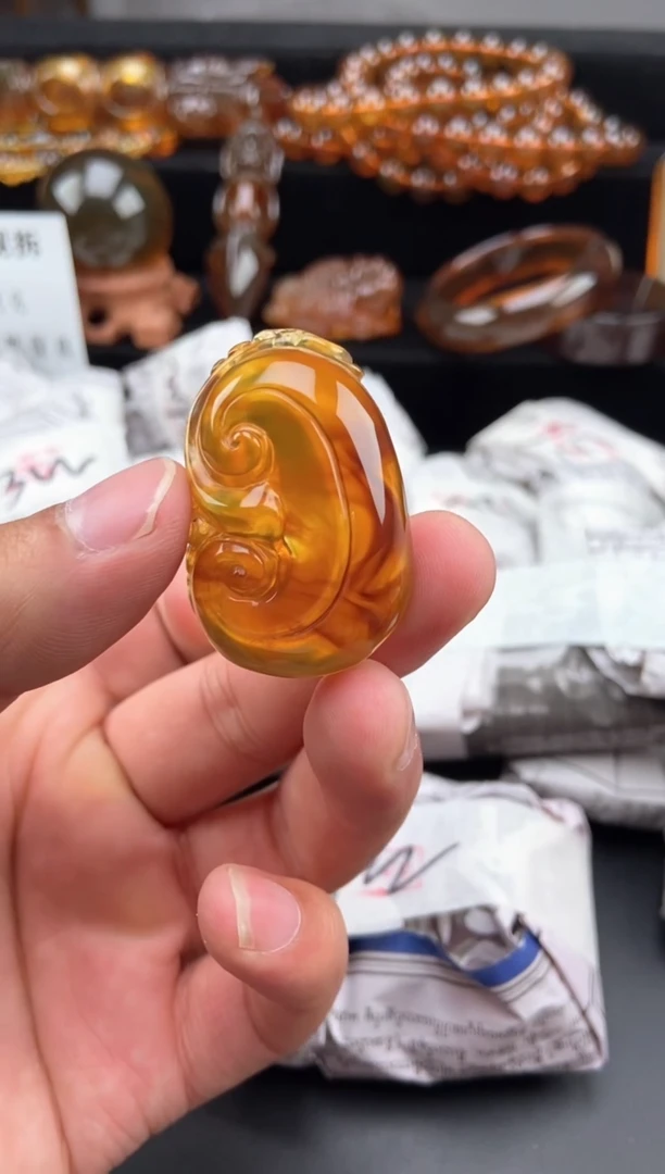 【闪购商品】琥珀颈饰未镶嵌金棕珀如意吊坠