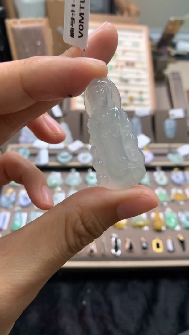 颈饰未镶嵌翡翠观音