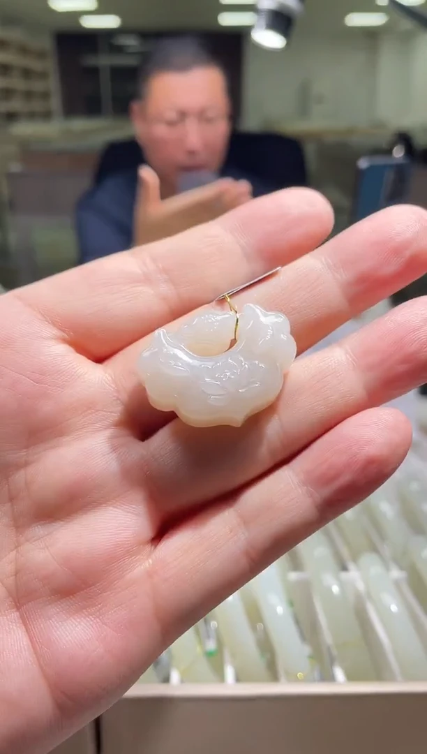 颈饰未镶嵌和田玉锁多样性发货其一