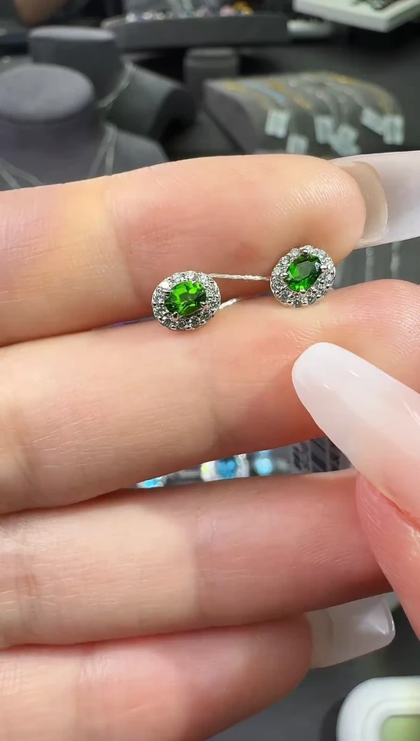 银S925镶嵌透辉石耳饰{七天鉴赏}