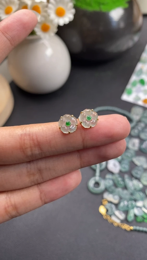 银S925镶嵌散珠翡翠冰种花花耳钉