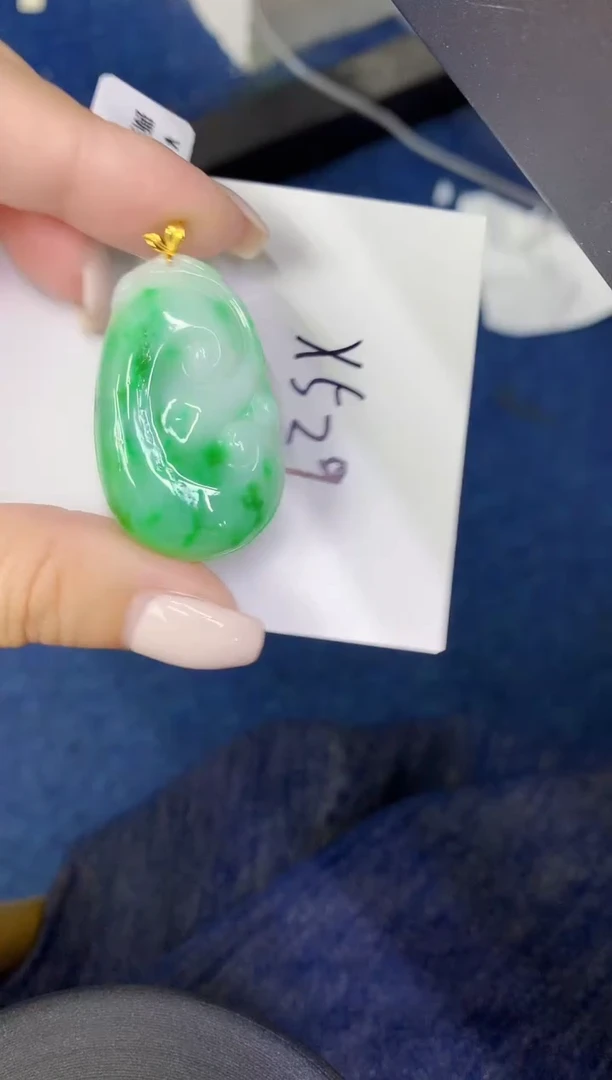 颈饰18K金镶嵌翡翠缅甸天然翡翠A货