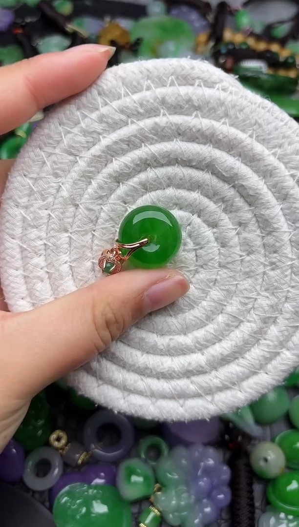 颈饰未镶嵌翡翠缅甸翡翠吊坠