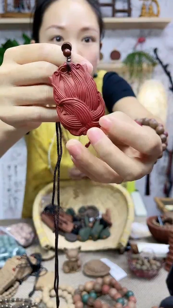 泥塑红色立耳狐狸