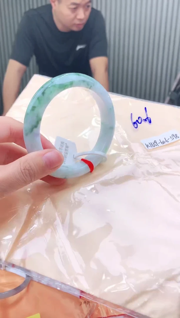 未镶嵌手镯翡翠60+