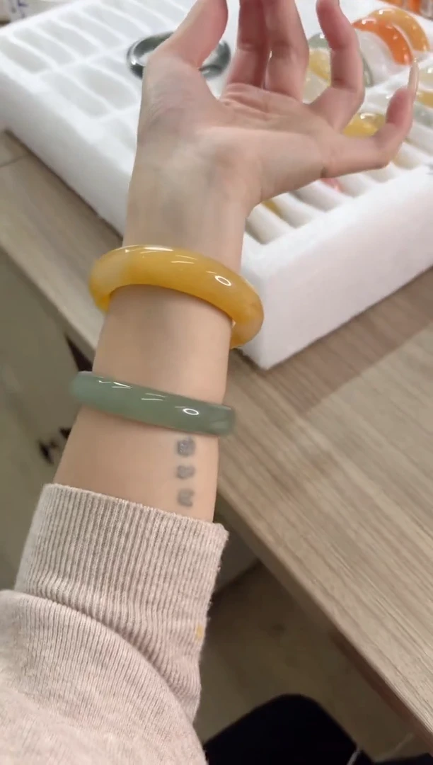 未镶嵌手镯石英质玉161-52HU