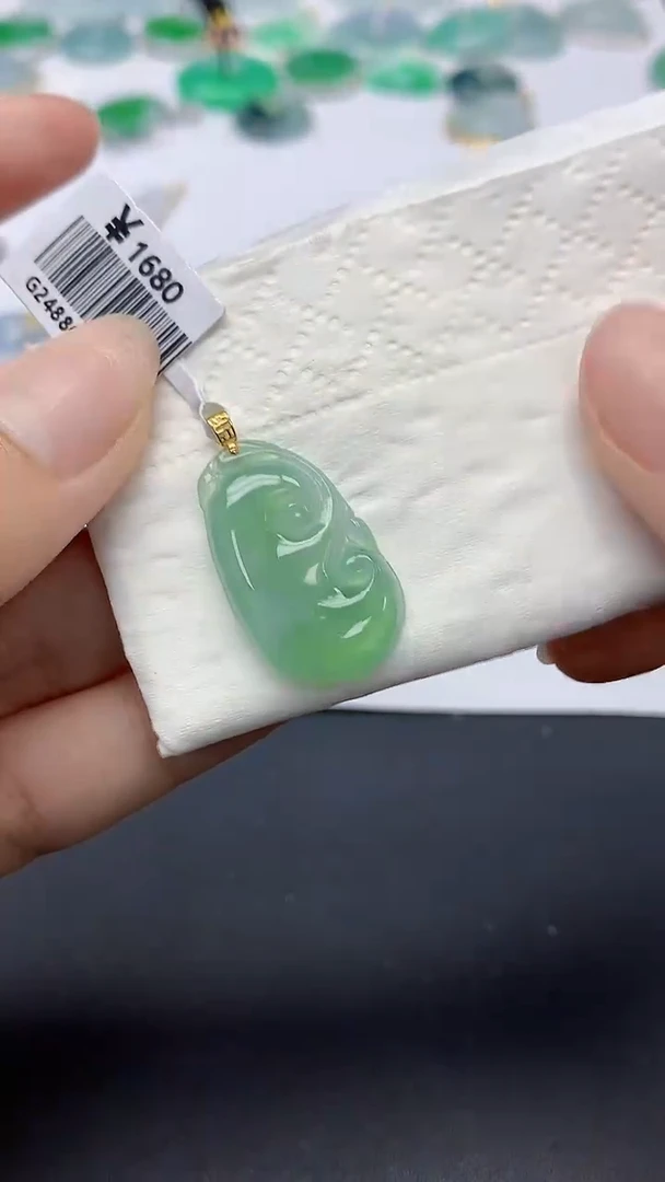 翡翠18K金镶嵌颈饰天然缅甸a货翡翠