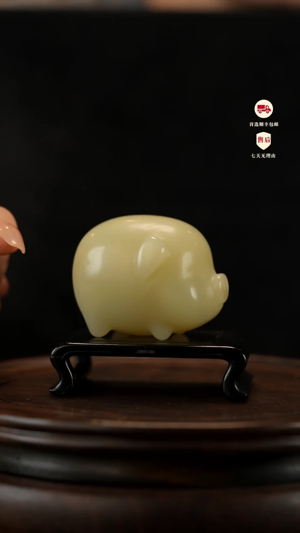 云南石竹叶青雕刻：可爱小猪摆件手把件茶宠