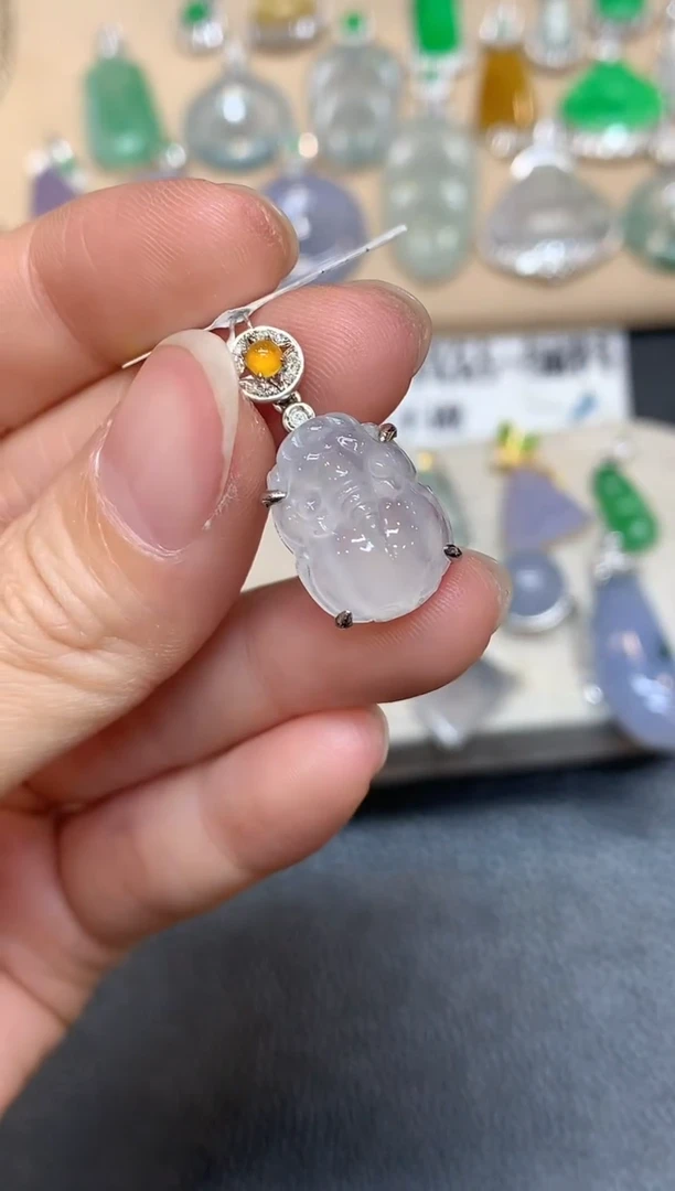 颈饰18K金镶嵌翡翠貔貅【无服务费