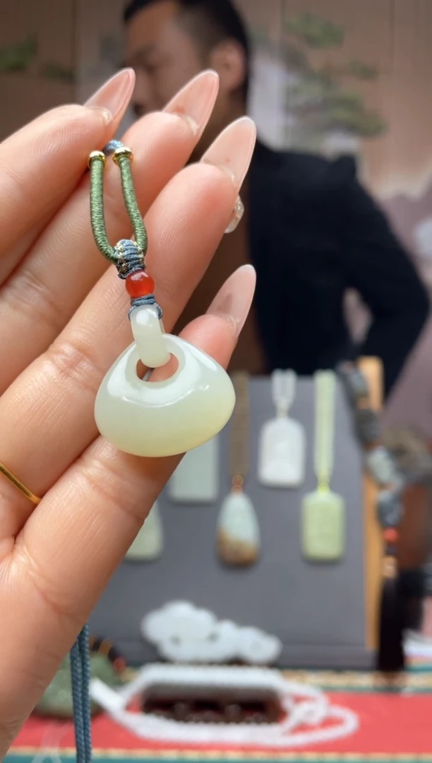 【闪购商品】和田玉颈饰未镶嵌一