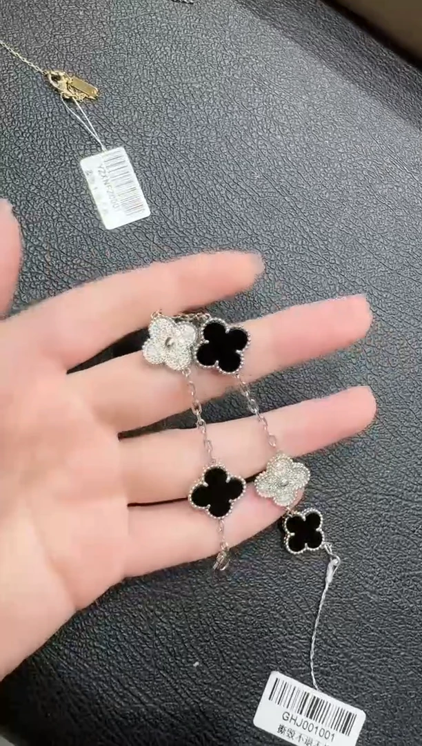 套链18K金镶嵌钻石辣**?熊猫手链GHJ