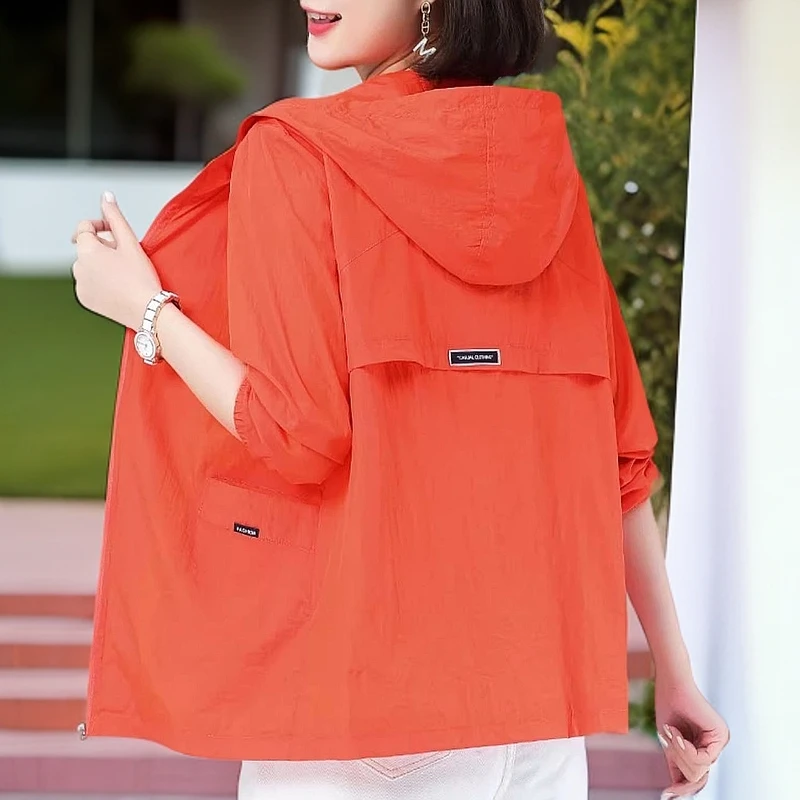 大码中年女士夏季休闲百搭宽松防紫外线连帽薄款透气轻薄防晒衣