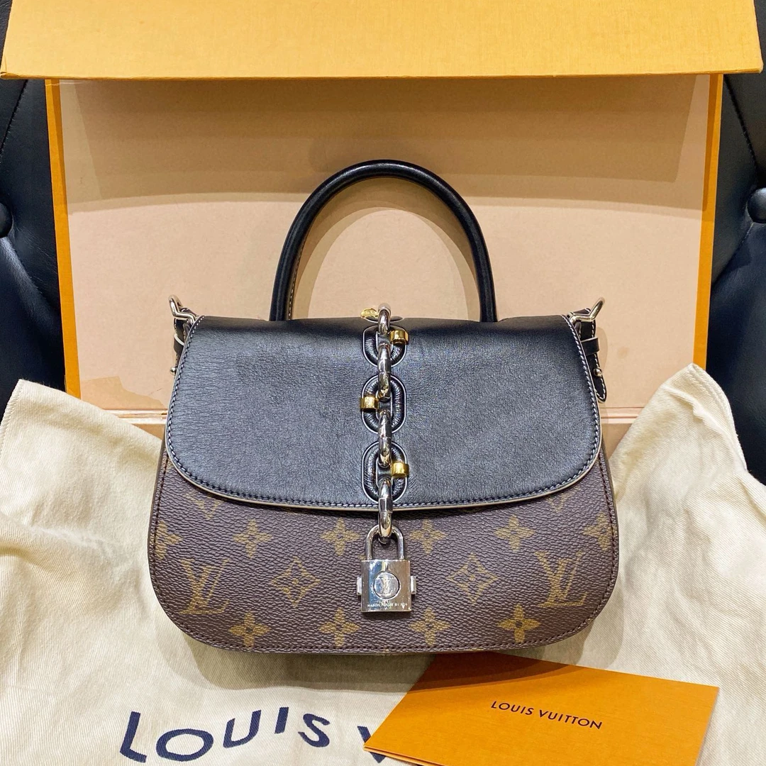 95新 LouisVuitton/路易威登 chain 老花秀款辫子包