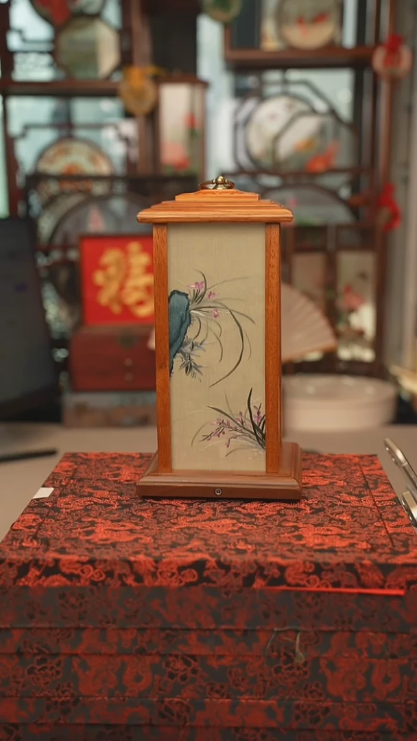 扇子黄花梨宫灯，落地高度30CM,宽度16CM 送线，送锦盒