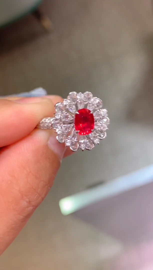 18K金镶嵌戒指红宝石1.04CT