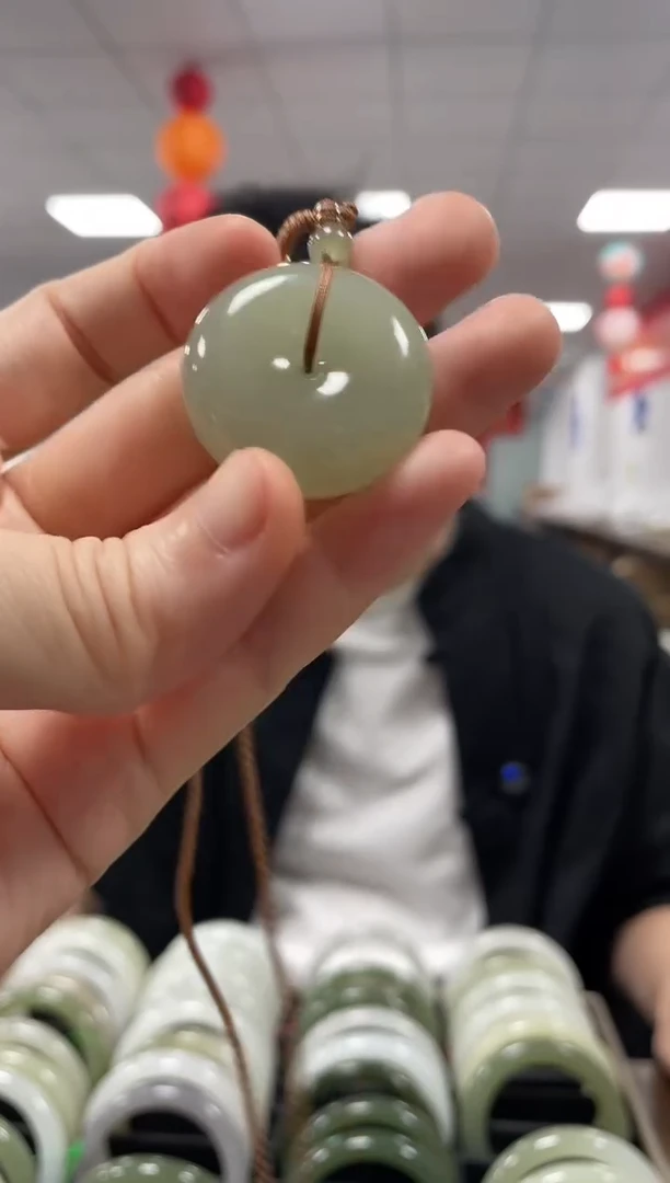 和田玉未镶嵌颈饰平安扣吊坠一件30mm