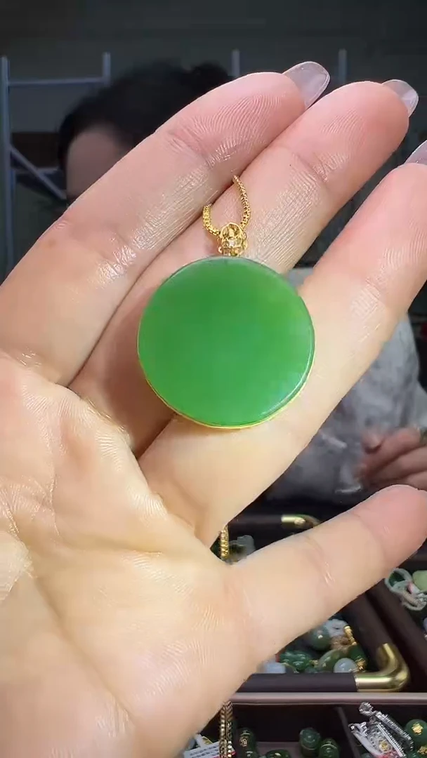 颈饰18K金镶嵌和田玉（多样性发货.发其一)12.10.63