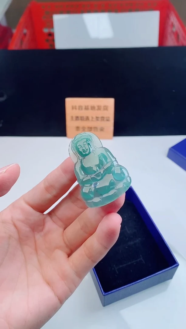 颈饰未镶嵌翡翠 ·