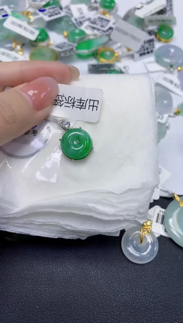 颈饰未镶嵌翡翠天然缅甸翡翠A货多样性发一件