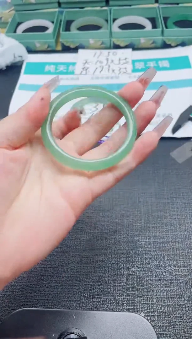 未镶嵌手镯石英质玉358-52