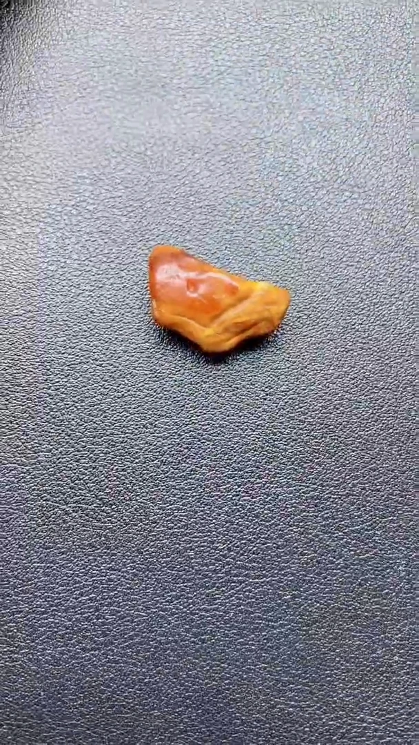琥珀未镶嵌珠宝奇石1