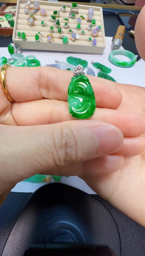 吊坠(不含链)18K金镶嵌翡翠2980