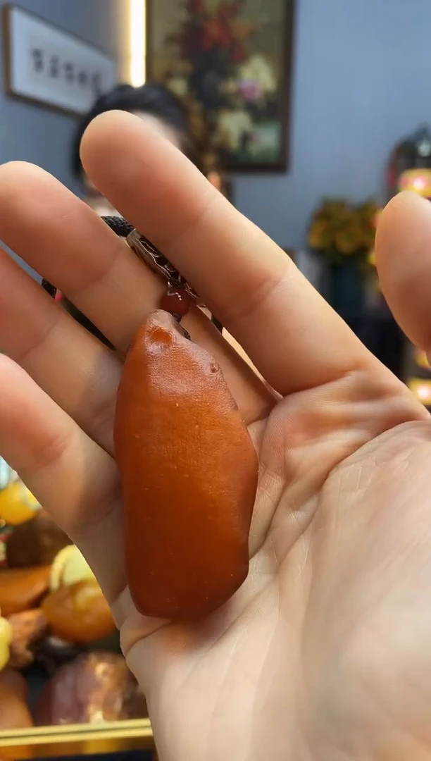 未镶嵌颈饰琥珀吊坠