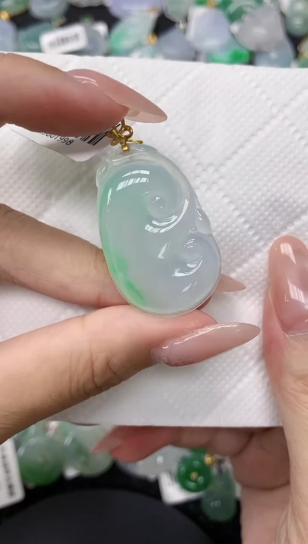 颈饰18K金镶嵌翡翠1111111111