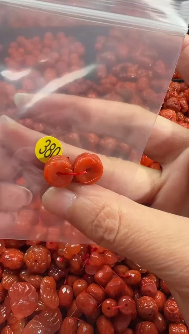 颈饰未镶嵌南红玛瑙1