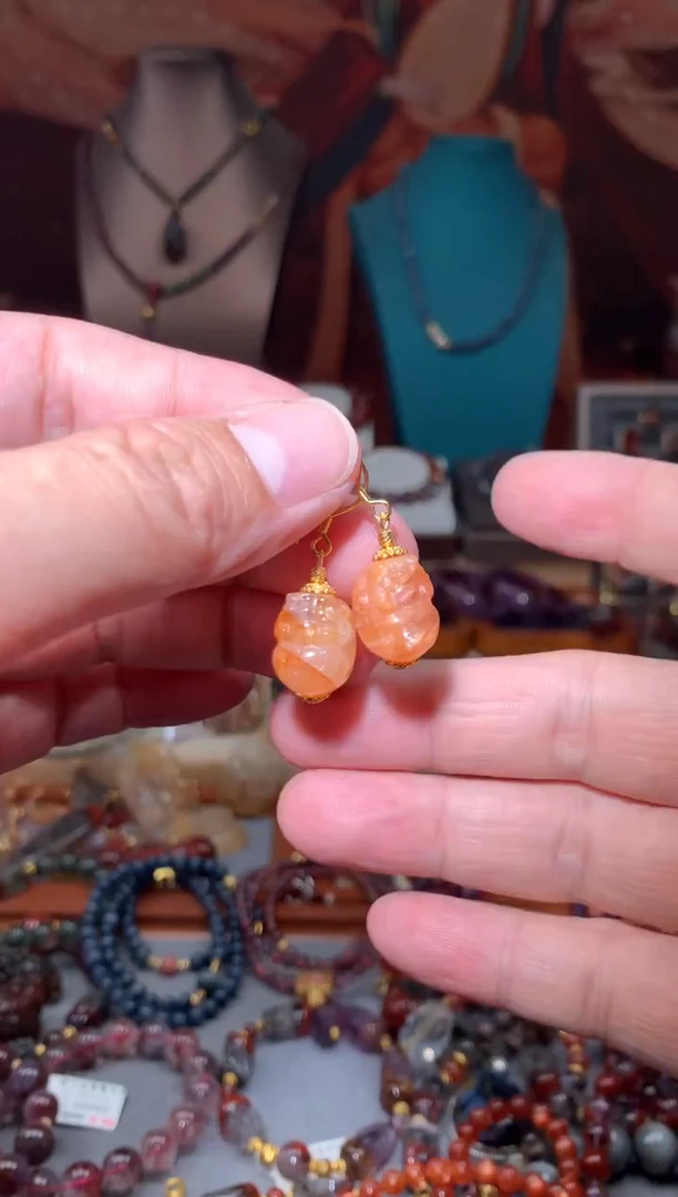 未镶嵌珠宝半成品水晶胶花貔貅耳勾，多样性发