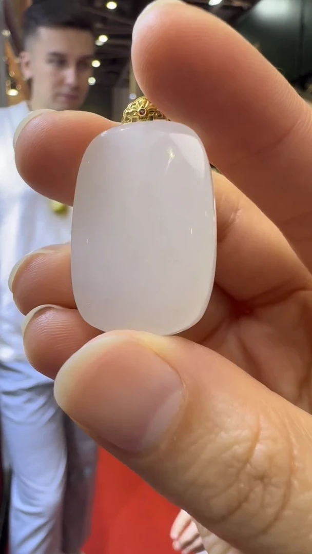 和田玉18K金镶嵌颈饰杭州珠宝展假一罚十