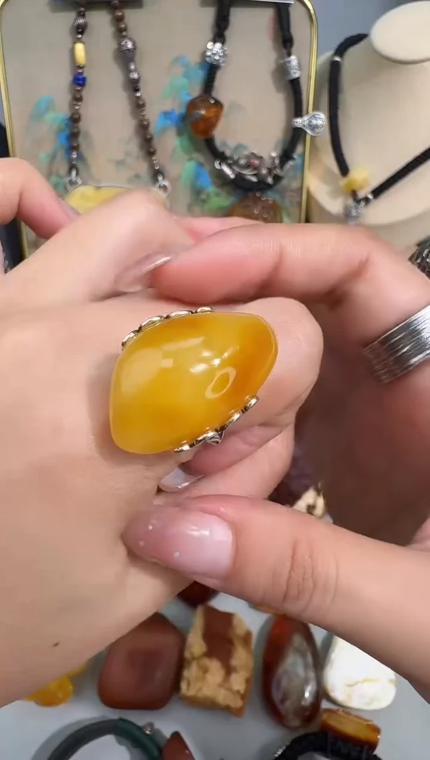 未镶嵌琥珀裸石琥珀