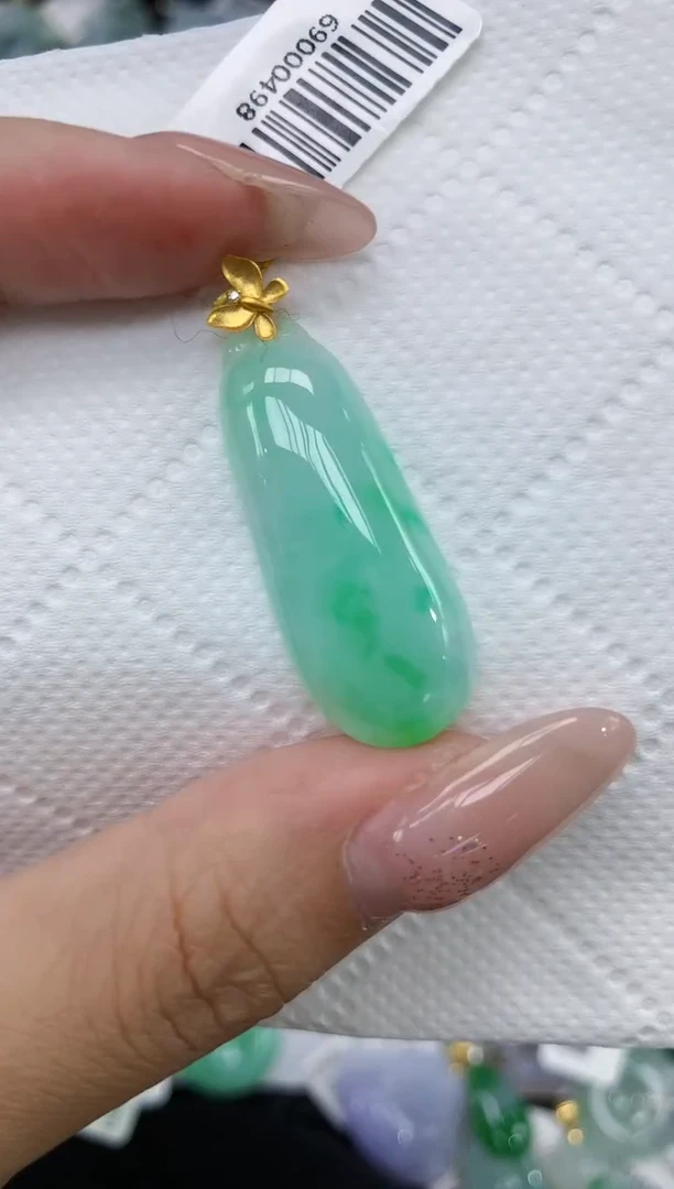 颈饰18K金镶嵌翡翠1111111111
