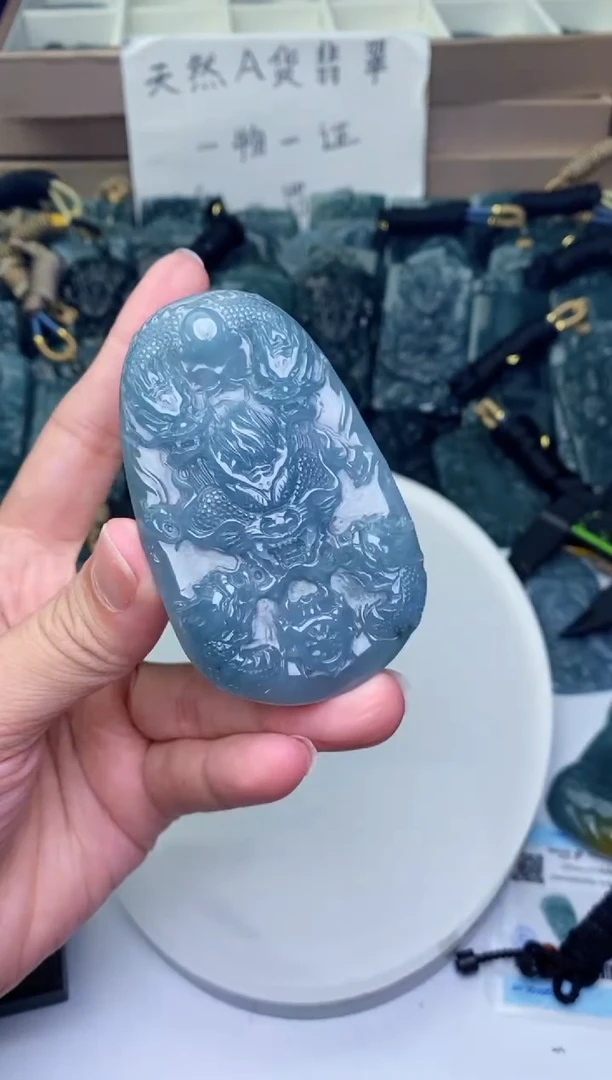 颈饰未镶嵌翡翠