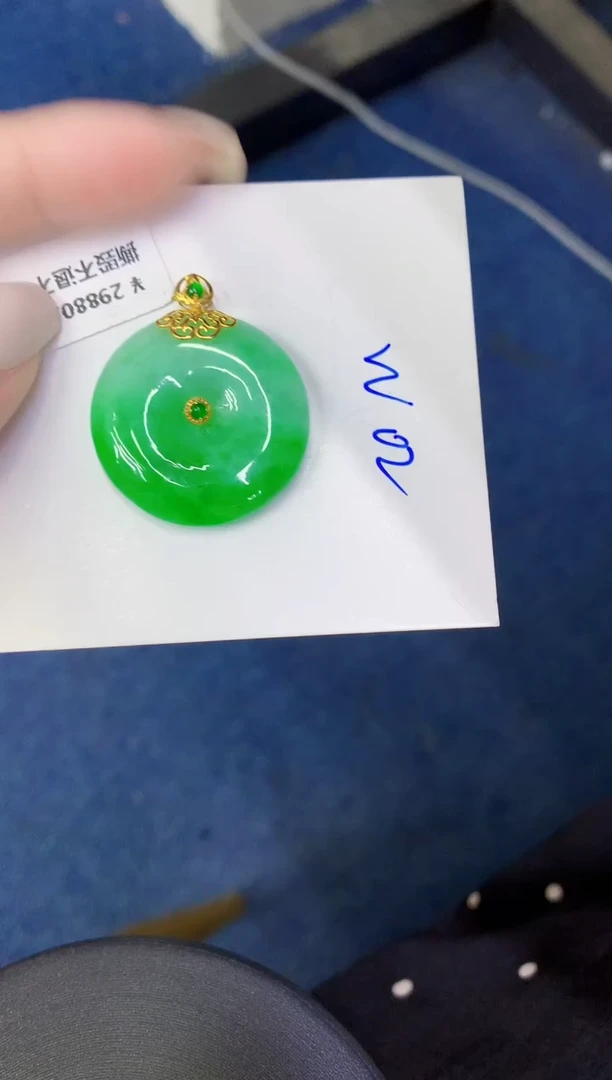 颈饰18K金镶嵌翡翠缅甸天然翡翠A货